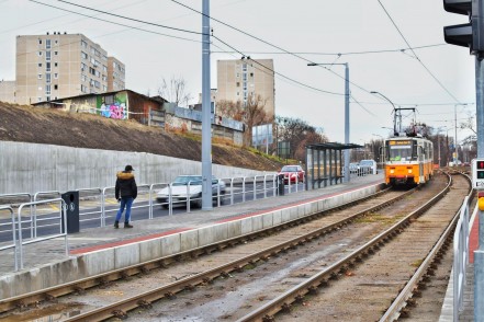 Új villamos- és buszmegálló Angyalföld vasútállomásnál kép